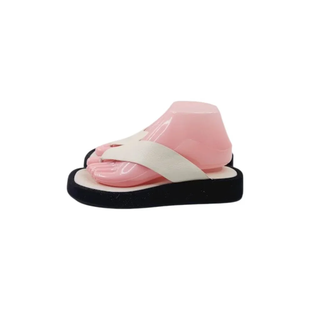 Madden‎ Girl Women's White Black STB-Astrid Slip-On Thong Sandal Size 7